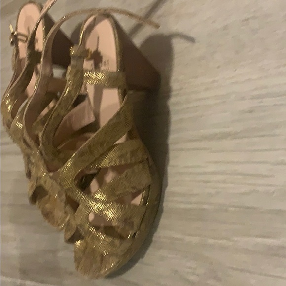 Stuart Weitzman - Picture 3 of 3